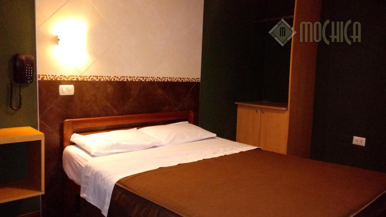 Hostal Residencial Mochica 利马 外观 照片